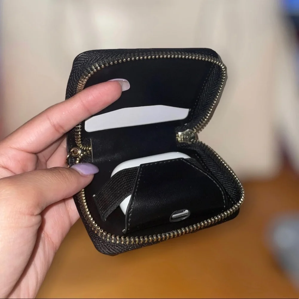 Black Leather AirPod Pro Case - Picture 2 of 4